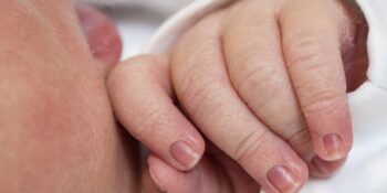 Pielęgnacja paznokci u noworodka