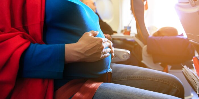10 wskazówek dotyczących latania samolotem w ciąży